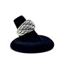 925Collection vintage Italian sterling silver modernist bubble weave ring, size 7, displayed on a black stand.