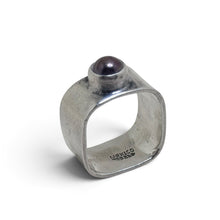 925Collection artisan sterling silver statement ring with a dark bezel-set pearl and Mexico 925 hallmark