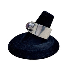 925Collection wide-band sterling silver statement ring featuring a bezel-set dark pearl on a black display stand.