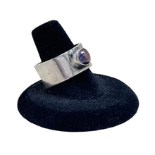 925Collection wide band sterling silver statement ring featuring a bezel-set dark pearl on a black display stand.