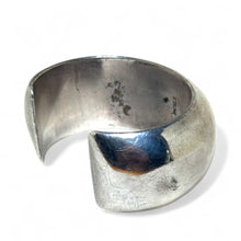 Navajo Kingman Turquoise Shadbowbox Cuff