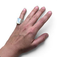 Sterling Mother of Pearl Ring Size 6 1/4