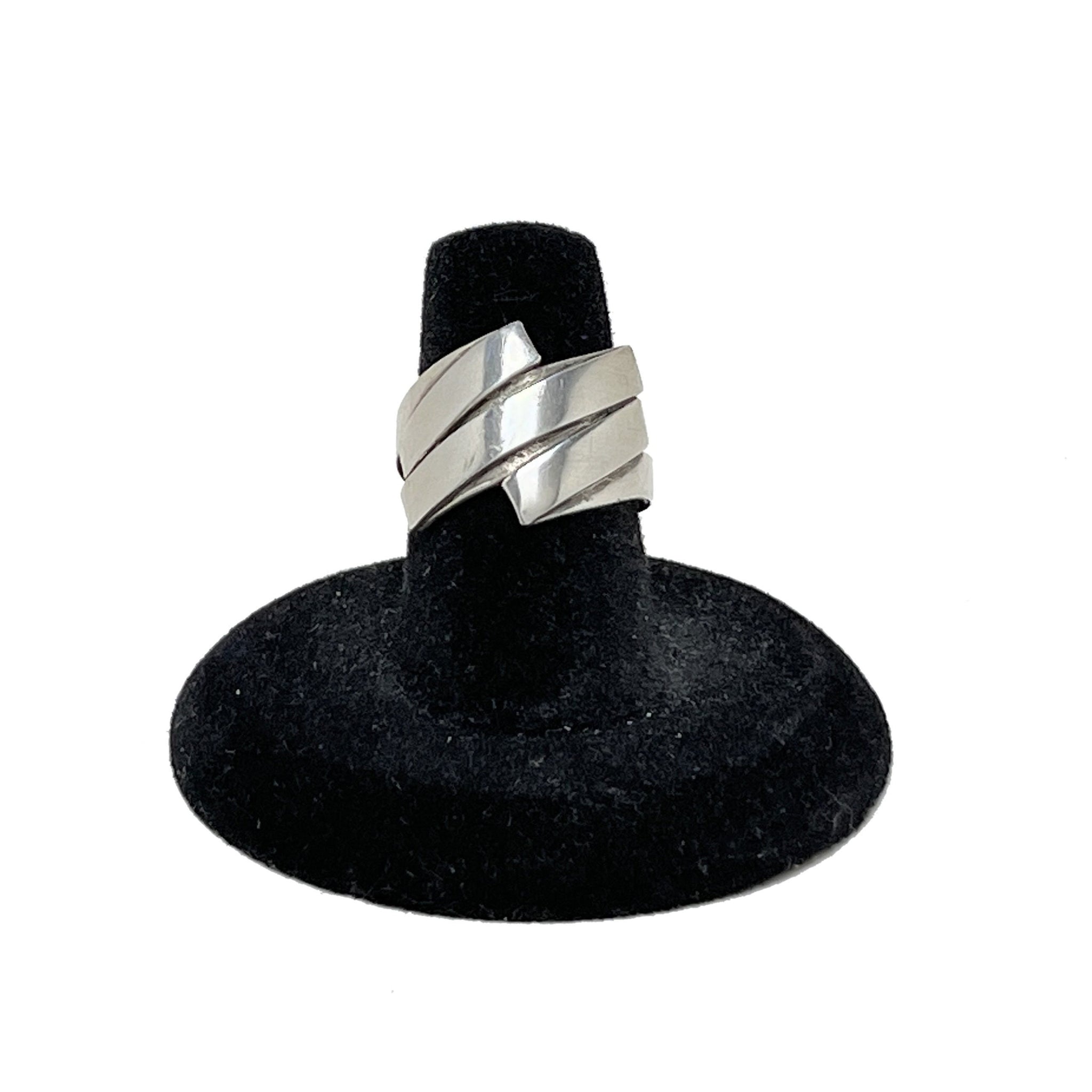 Folded Minimalist Ring Size 7